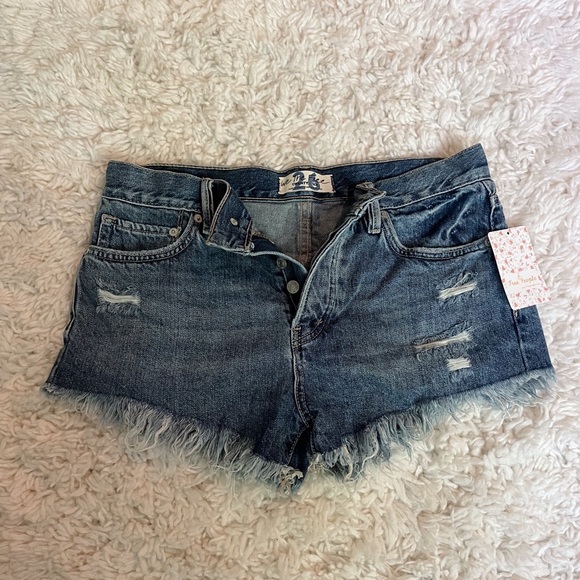 FREE PEOPLE DENIM SHORTS - Picture 1 of 4